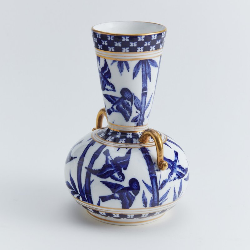Старинная ваза с ручной росписью из серии Blue birds&bamboo