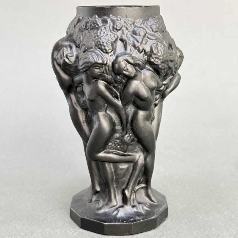 Ваза Вакханки в стиле Артдеко из черного стекла дизайн 1930г. Г. Хоффманн Чехия 21 в