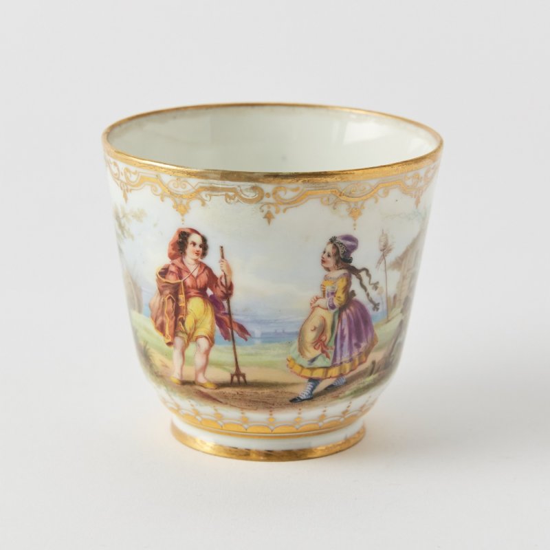 Редкая коллекционная чашка с росписью по эскизам худ. Вивана Босе