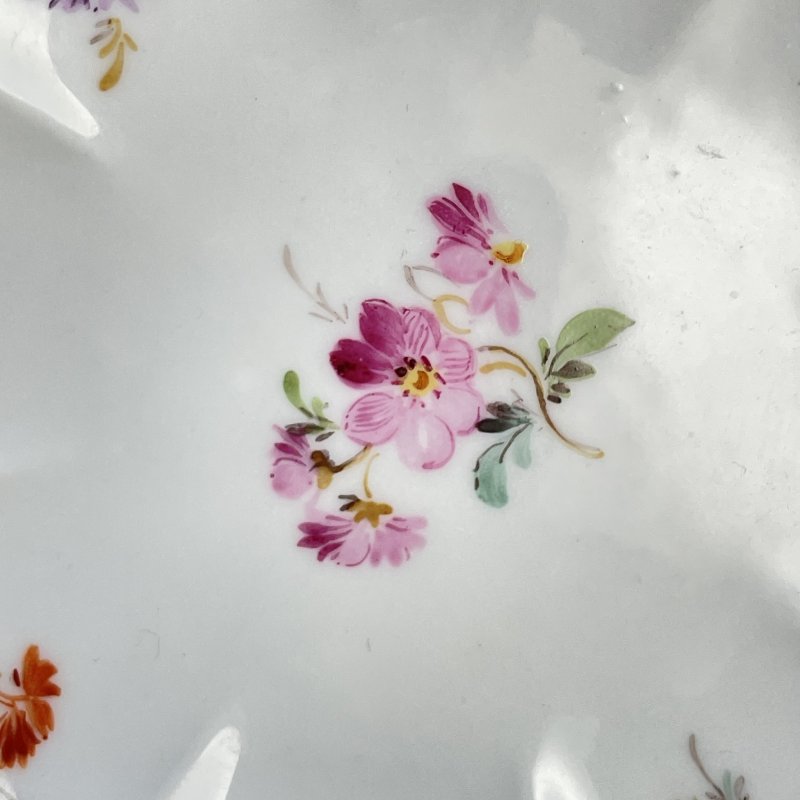 Старинная коллекционная чашка с блюдцем c лепными цветами Meissen 1920-1930 Германия