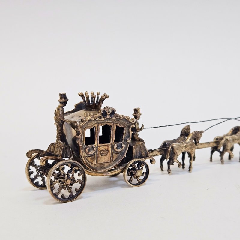 Миниатюра королевская карета с короной, с 6 лошадьми