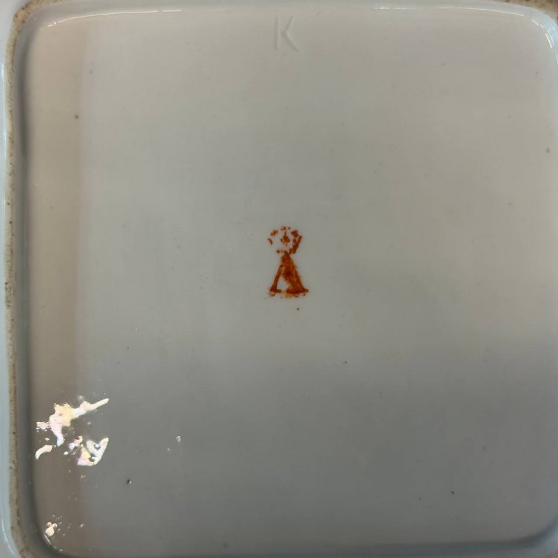  Квадратное блюдо с фестончатым краем