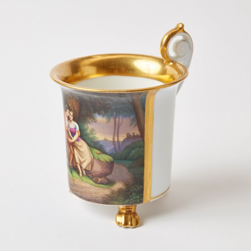 Коллекционная фарфоровая чашка с ручной росписью