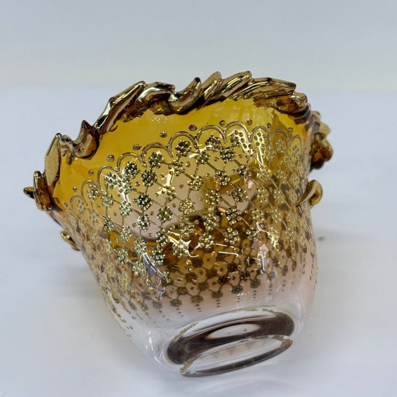 Вазочка с золоченой фигурной ручкой