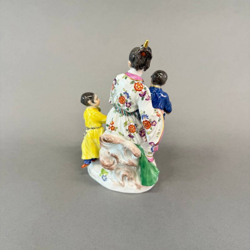 Фигурка Японка с детьми Meissen 1900 гг