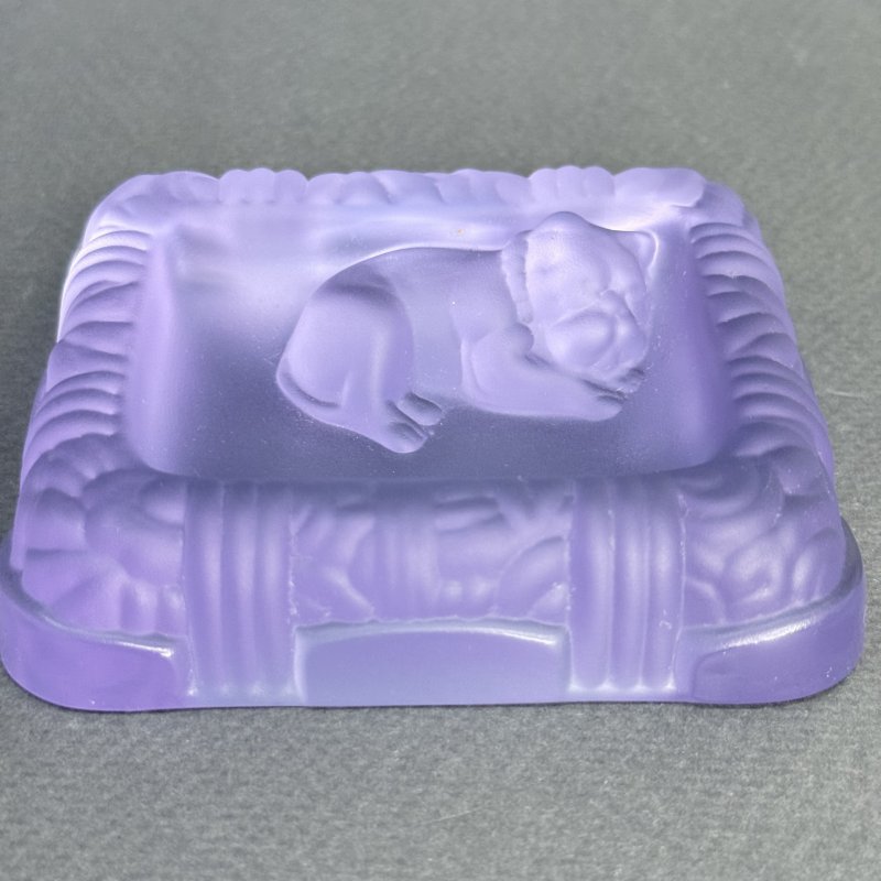 Мелочница с английским бульдогом из аметистового стекла в стиле Артдеко дизайн 1930г. Г. Хоффманн Чехия 21 в