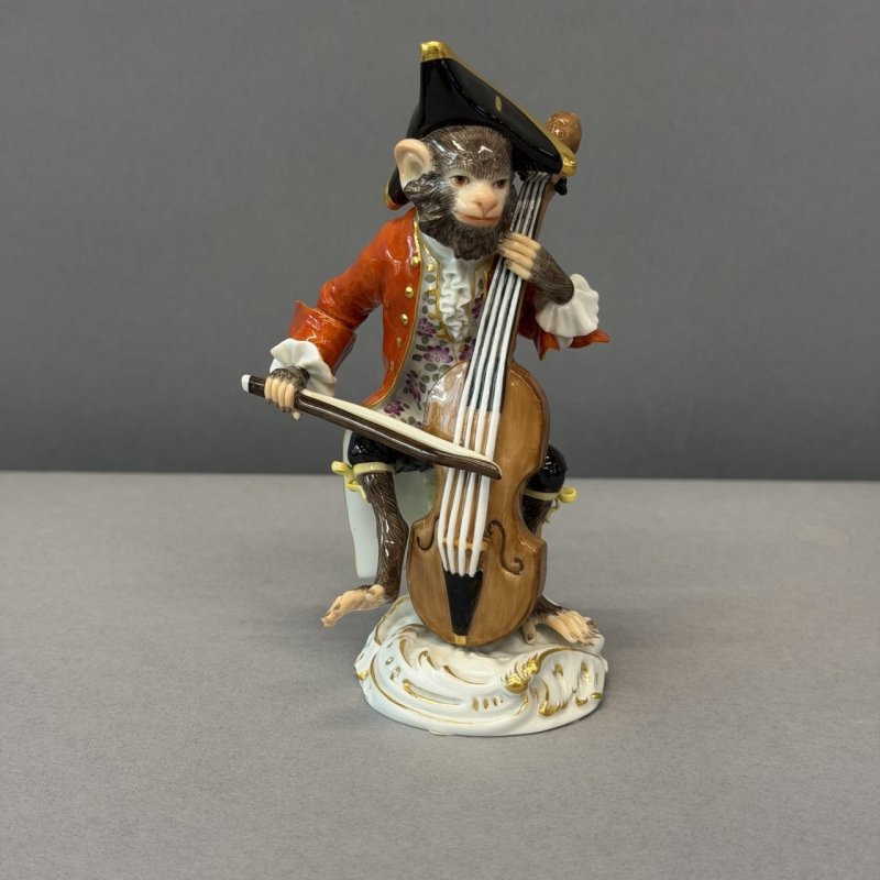 Статуэтка «Басист»  из знаменитой серии «Обезьяний оркестр»