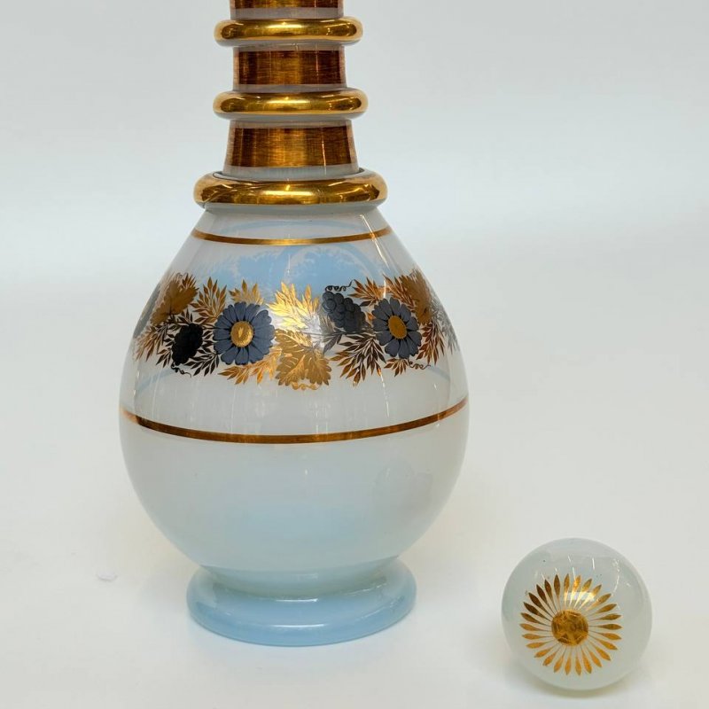 Графин из молочного стекла с пробкой  Императорский стекольный завод