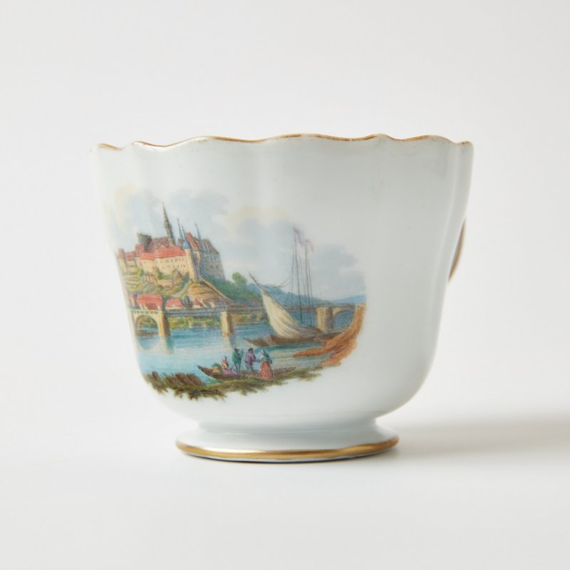 Старинная чашка с ручной росписью 