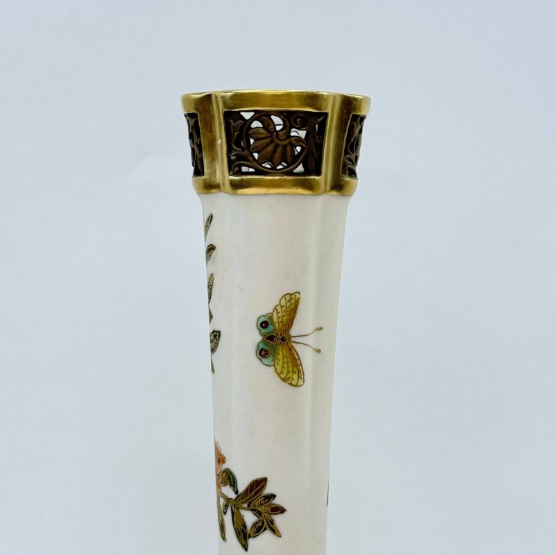 Большая старинная ваза