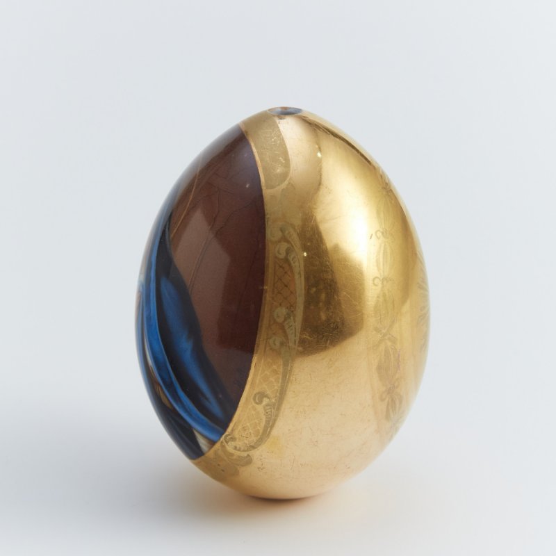 Фарфоровое пасхальное яйцо с изображением Богородицы  ИФЗ 19в