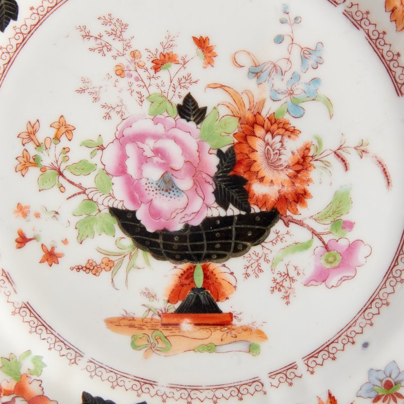 Старинная фарфоровая тарелка в стиле шинуазри 