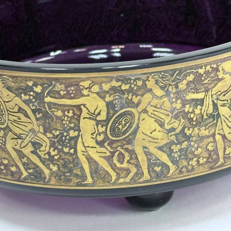 Шкатулка из темного аметистового стекла в стиле арт-деко 