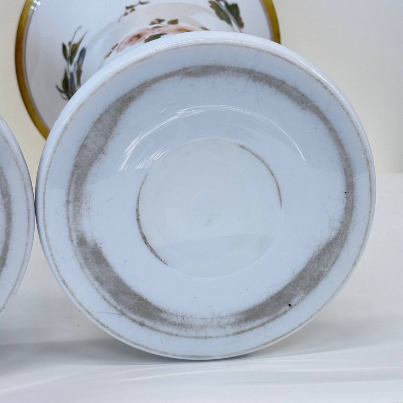 Пара старинных  больших ваз  в стиле Baccarat