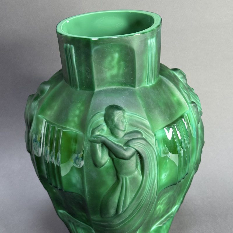 Ваза дизайн 1930г. Артура Плевы для Г. Хоффманн Чехия 21 в