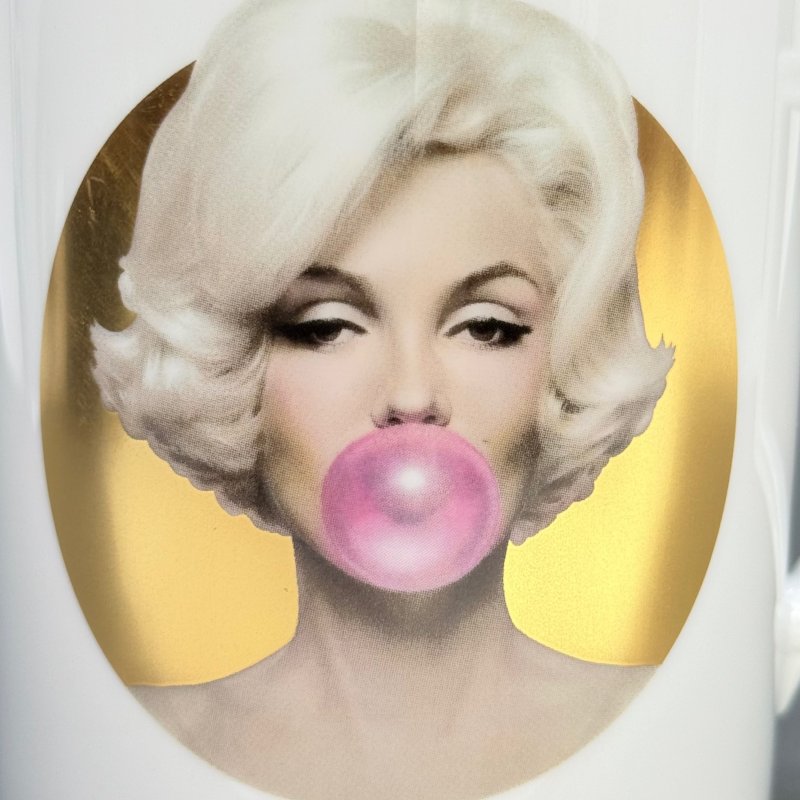 Кружка Meissen × Michael  Meibus  серии «Legends Blowing Bubbles Collection» с изображением Marilyn Monroe Германия 2024 г (j)