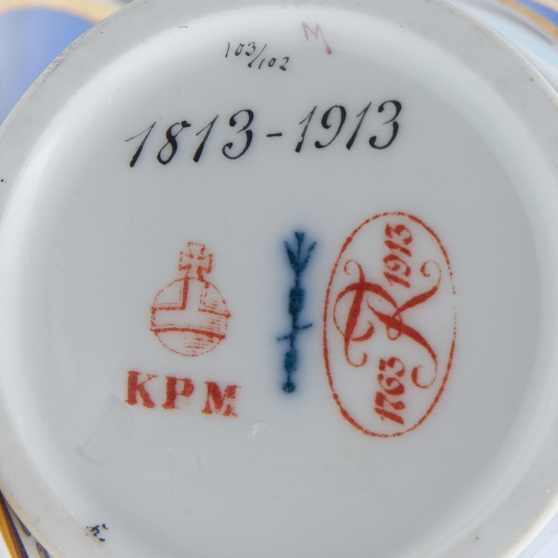 Старинная чашка с блюдцем KPM.
