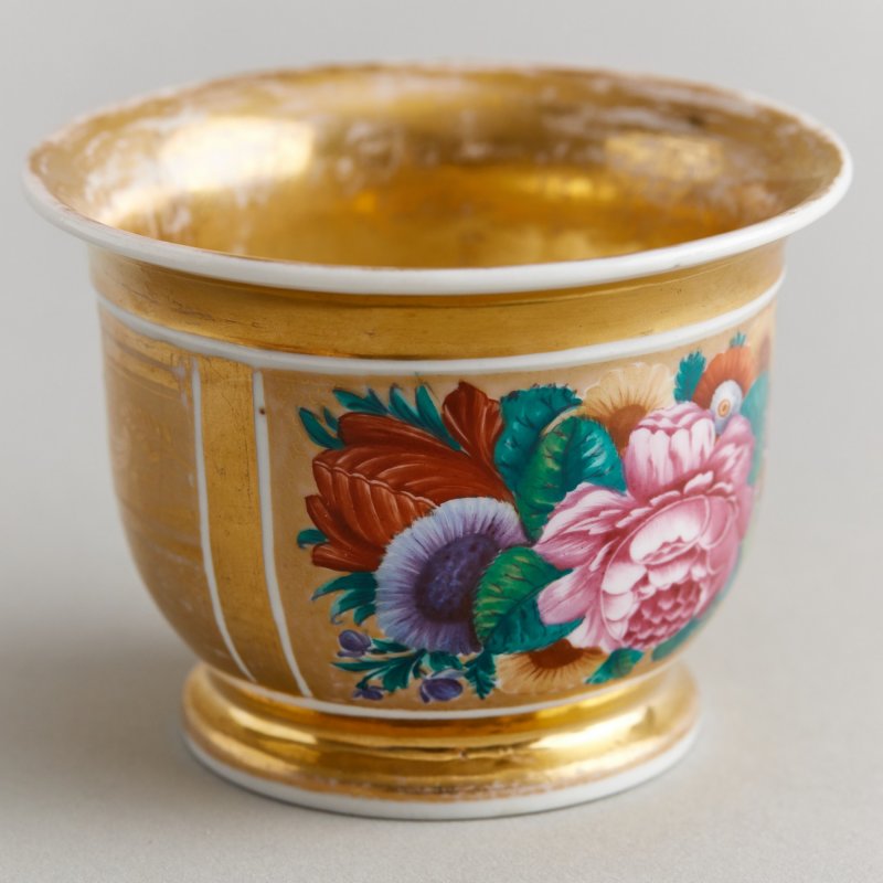 Редкая коллекционная чашка с флоральной росписью. Клеймо Наследники Батенина