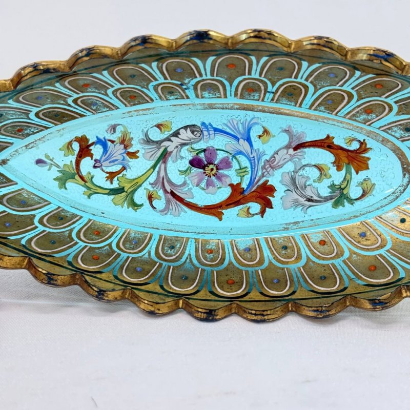 Декоративное блюдо в форме листа