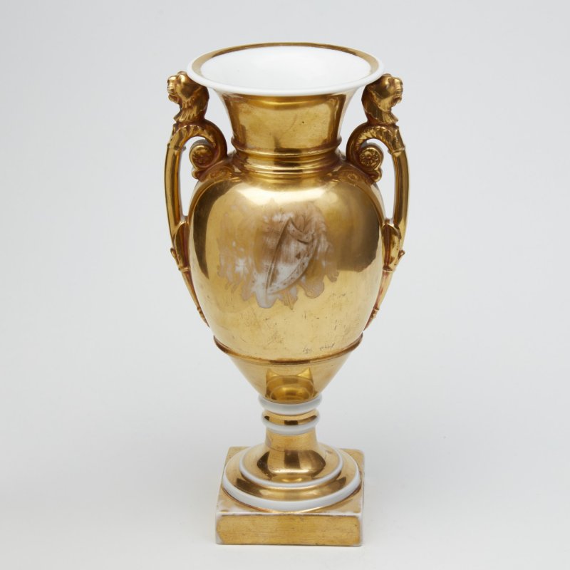 Старинная ваза в стиле ампир с ручной росписью