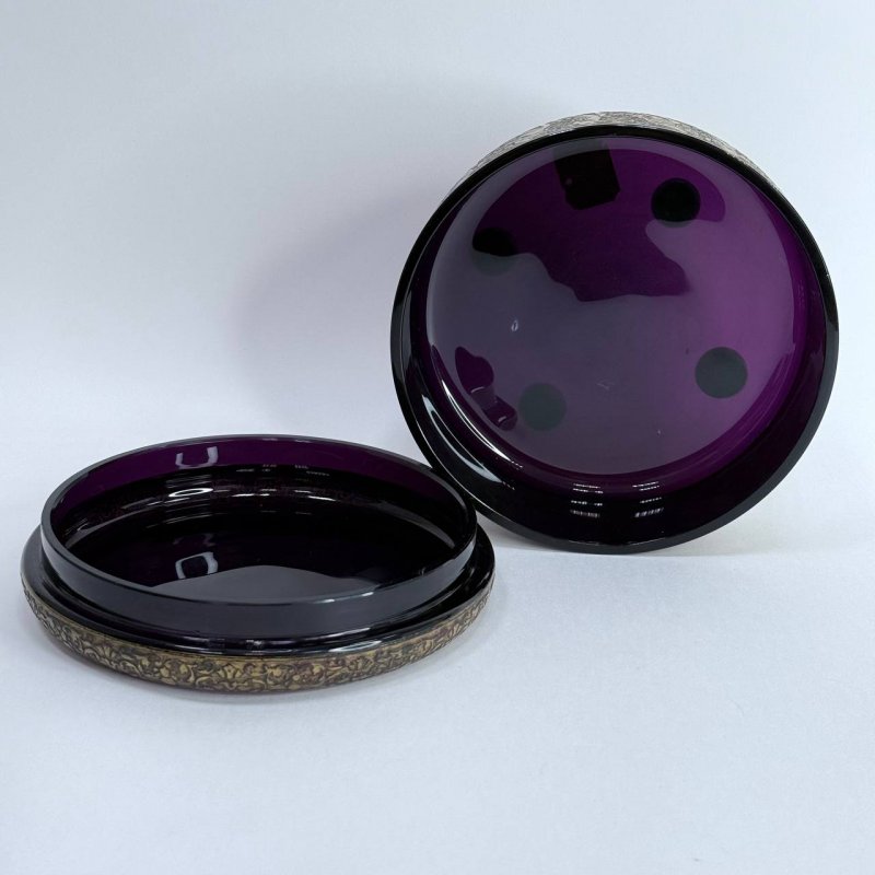 Шкатулка из темного аметистового стекла в стиле арт-деко 