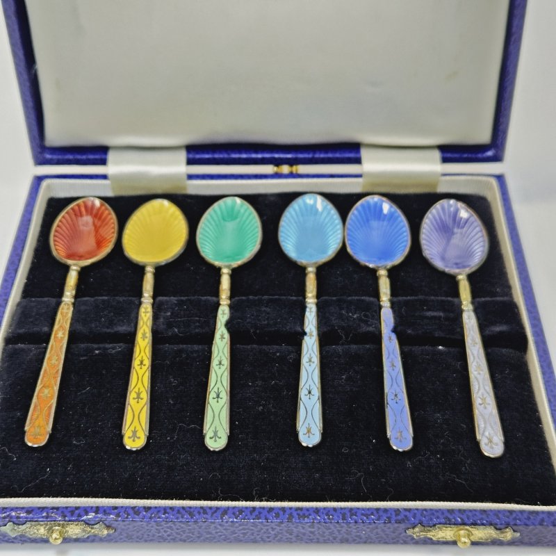 Набор ложек с цветной эмалью серебро Англия 1900 гг Mappin &Webb 