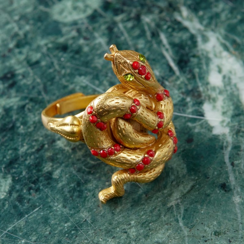 Винтажное кольцо со змеей и красными камнями