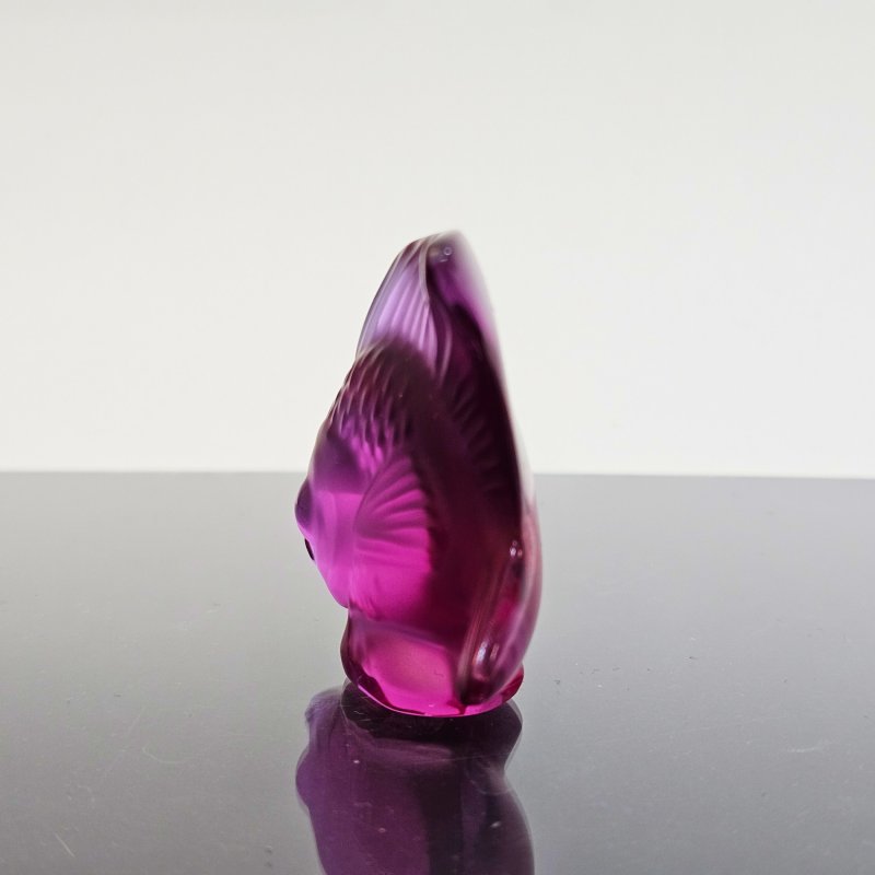 Хрустальная рыбка фиолетового оттенка Lalique