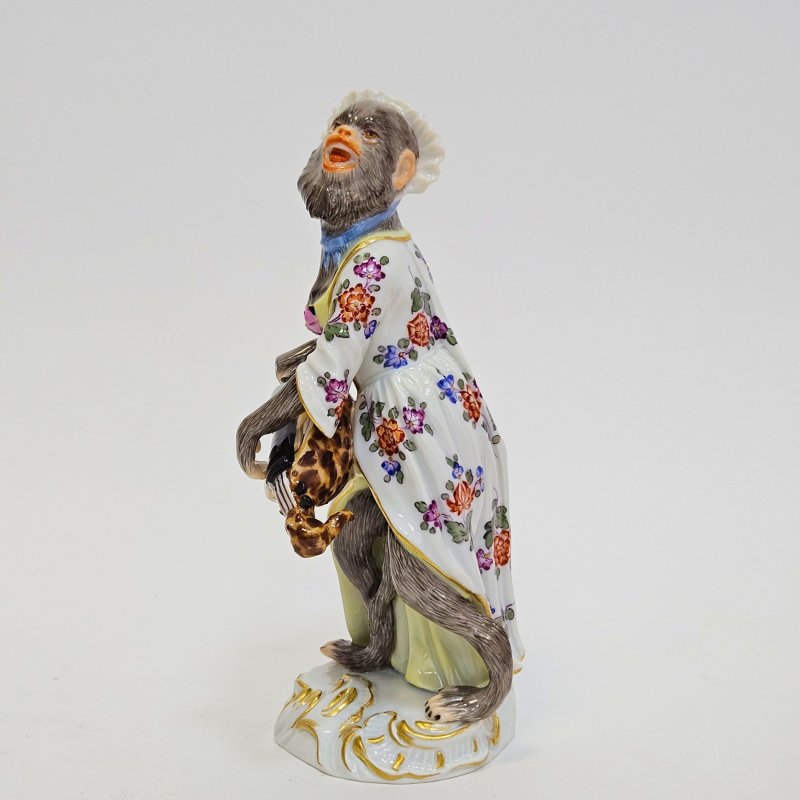 Статуэтка Meissen обезьяна с мандолиной