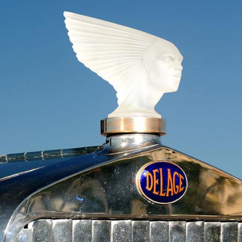 Коллекционная статуэтка-маскот Victoire в стиле Артдеко из аметистового стекла модель  Г.Хоффманн 1930е г Чехия 21