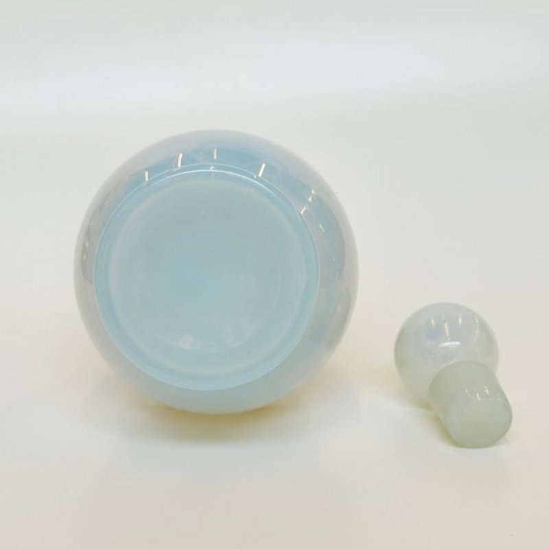 Графин из молочного стекла с пробкой  Императорский стекольный завод