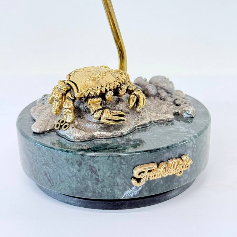 Металлическая скульптура «БАБОЧКА НА КУВШИНКЕ» - Франк Майслер. (к)