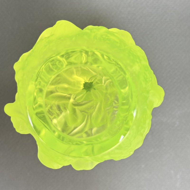 Ваза Вакханки из вазелинового уранового стекла дизайн 1930г. Г. Хоффманн Чехия 21 в