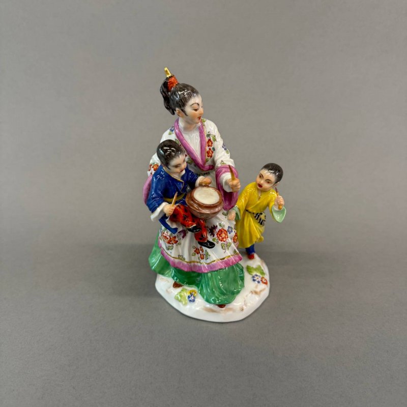 Фигурка Японка с детьми Meissen 1900 гг