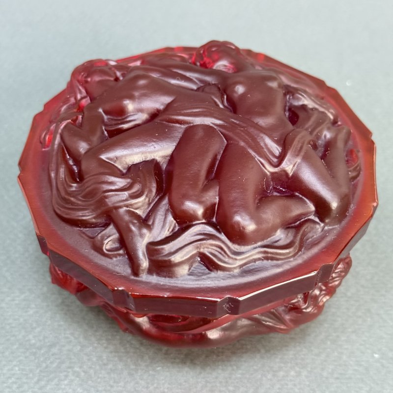 Шкатулка для украшений в стиле Артдеко из красного стекла дизайн 1930г. Г. Хоффманн Чехия 21 в