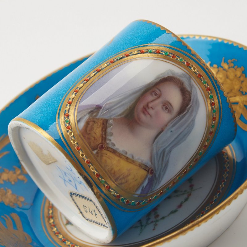 Чашка с блюдцем в стиле Sevres. Портрет Франсуазы дОбинье, маркизы де Ментенон.