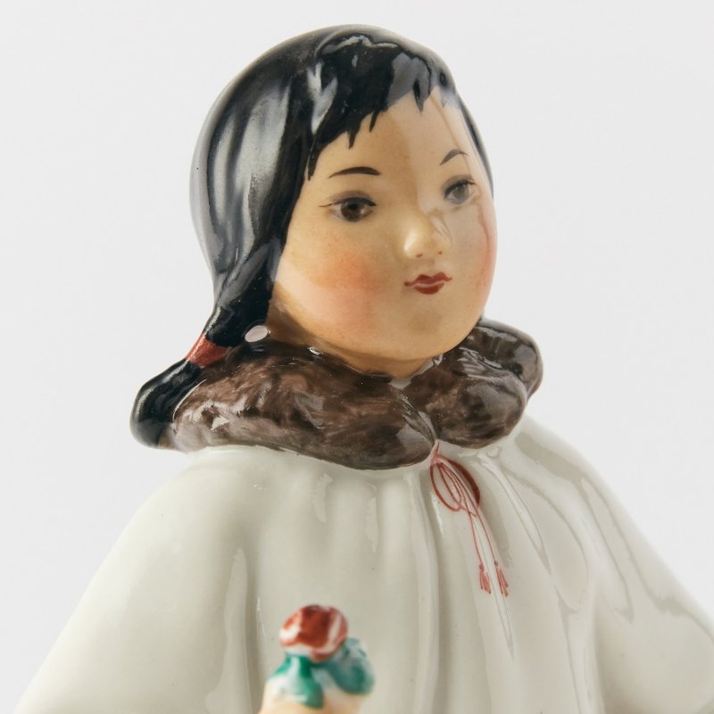 Коллекционная статуэтка Якутка с цветком