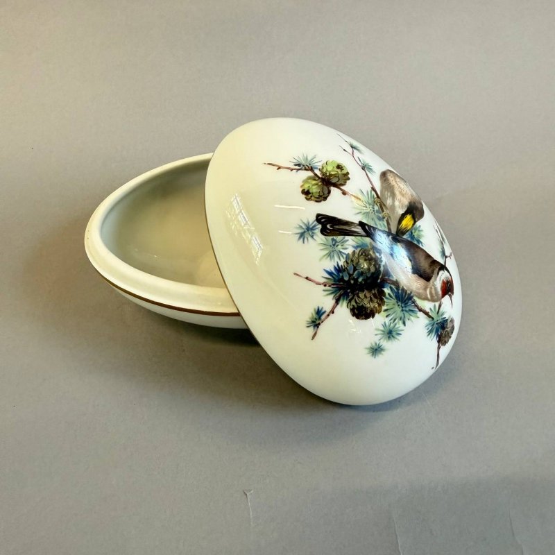 Шкатулка в форме яйца