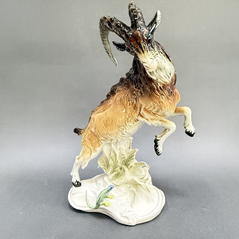 Фигурка Козерог напуганный ящерицей Германия Волькштадт Карл Энс