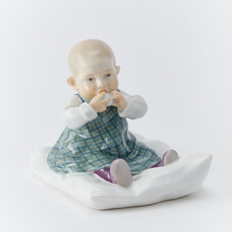 Раритет! Старинная фарфоровая статуэтка Малыш на подушке