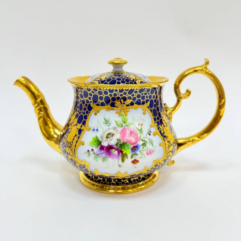 Чайник  из «Кобальтового» сервиза с декором «cailloute»