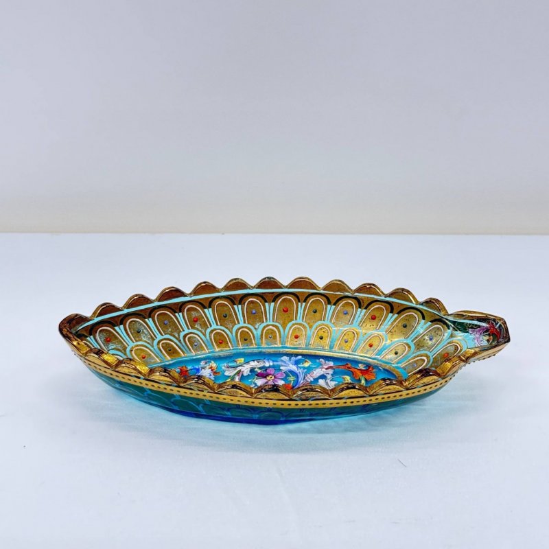 Декоративное блюдо в форме листа