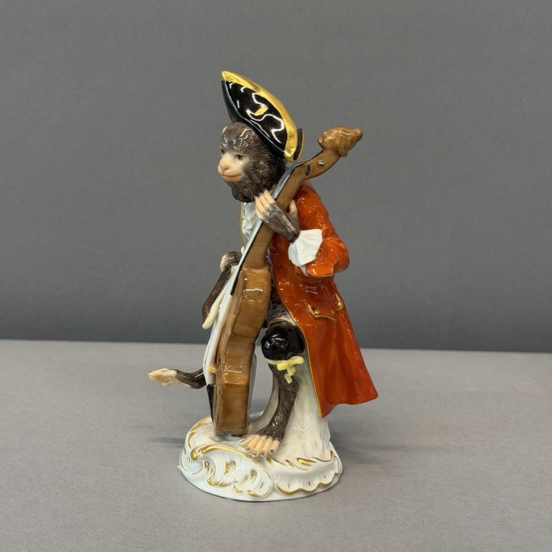 Статуэтка «Басист»  из знаменитой серии «Обезьяний оркестр»