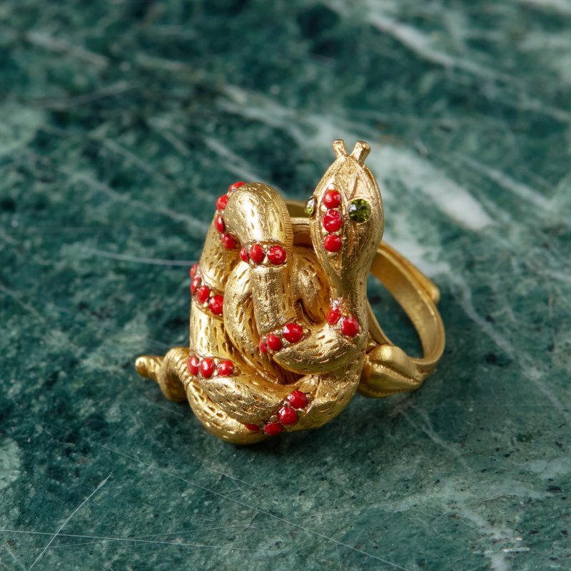 Винтажное кольцо со змеей и красными камнями