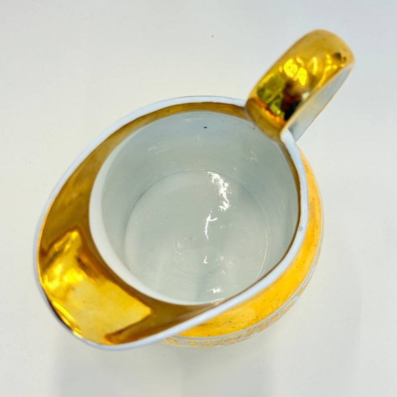 Молочник со стилизованным золоченым растительным орнаментом Желуди