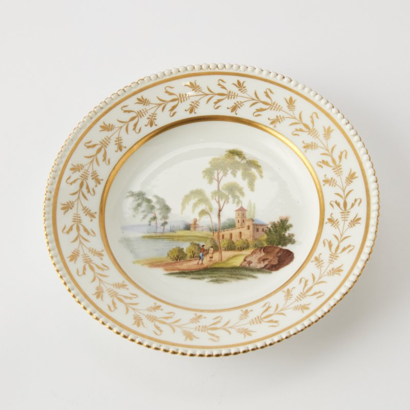 Старинная фарфоровая тарелка с жемчужником. Времена правления Николая II 