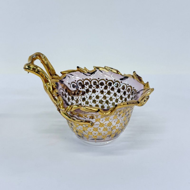 Вазочка с золоченой фигурной ручкой