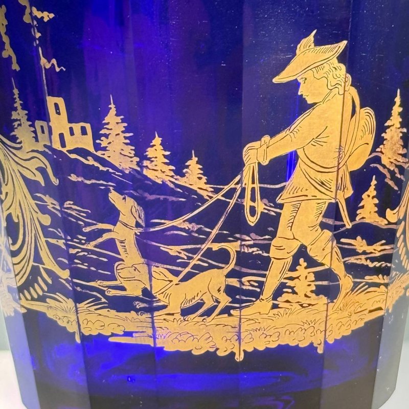 Кубок с крышкой из синего стекла Богемия