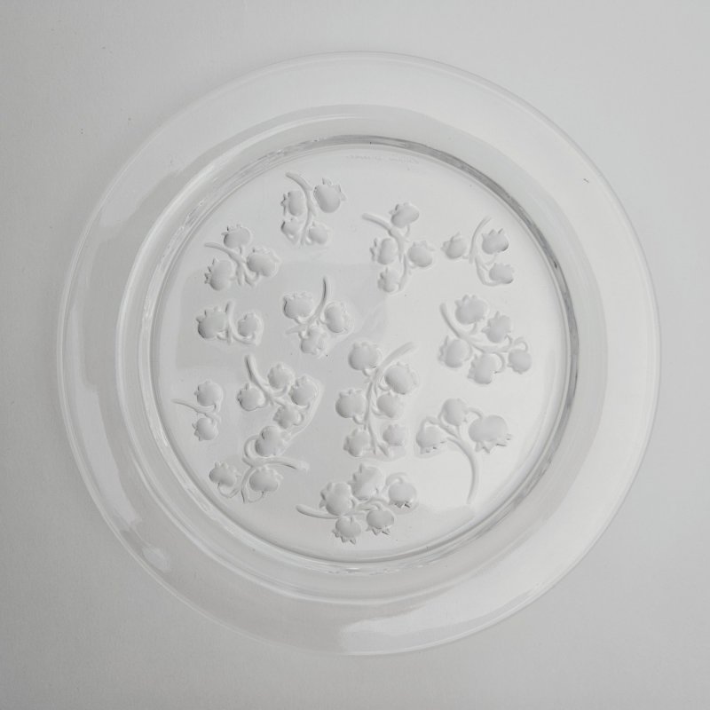 Хрустальная тарелка с рельефными ландышами Lalique