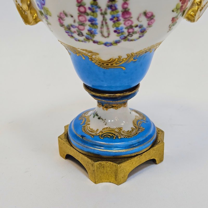 Маленькая ваза 19 века в стиле Севра неорококко монограмма MA